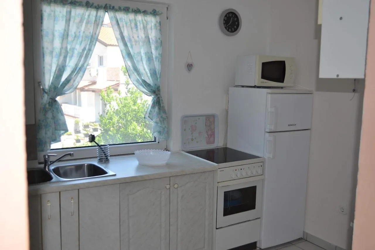Apartman Basic Πούλα 0*,  Κροατία